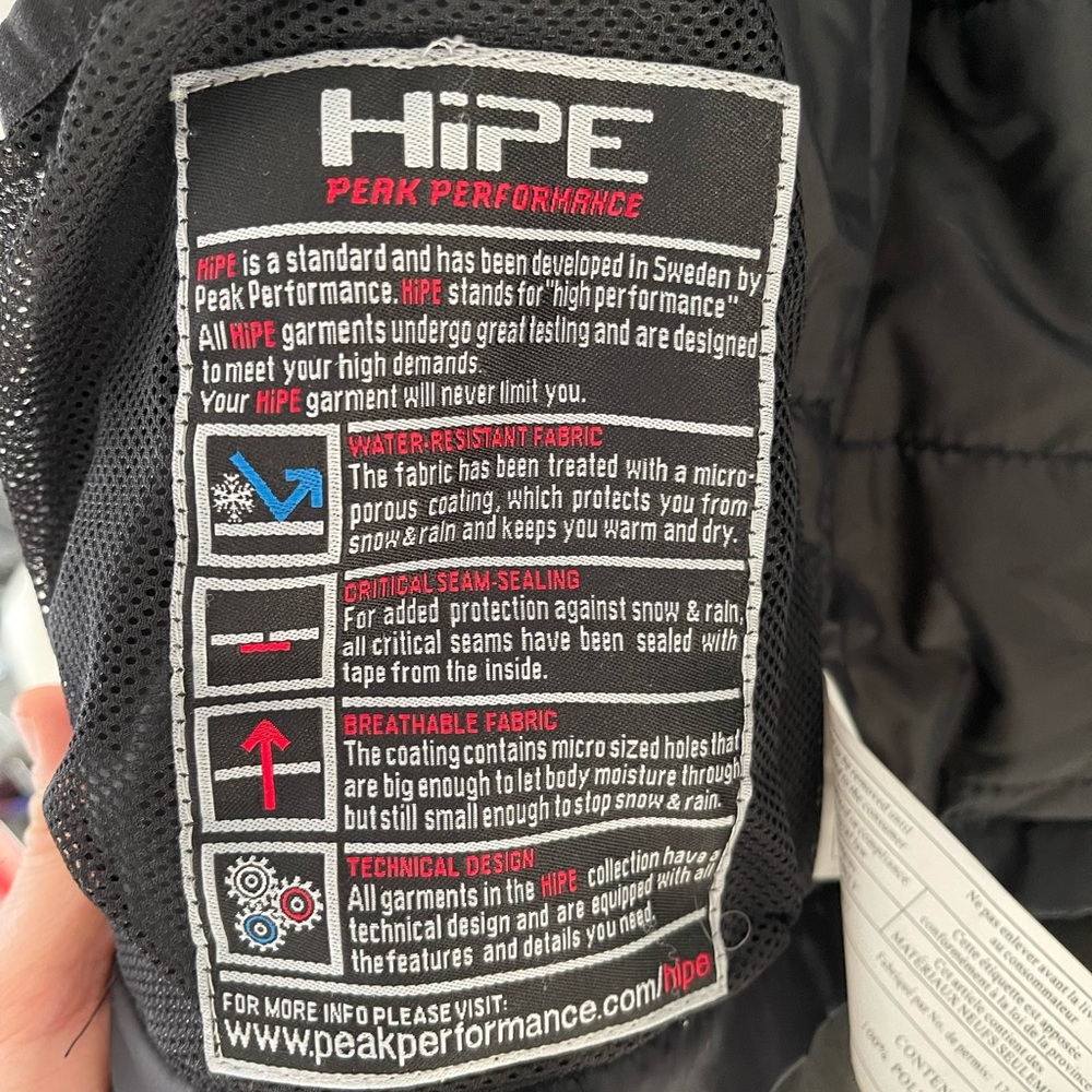 Peak Performance Woman’s Winter Jacket - Picture 7 of 10